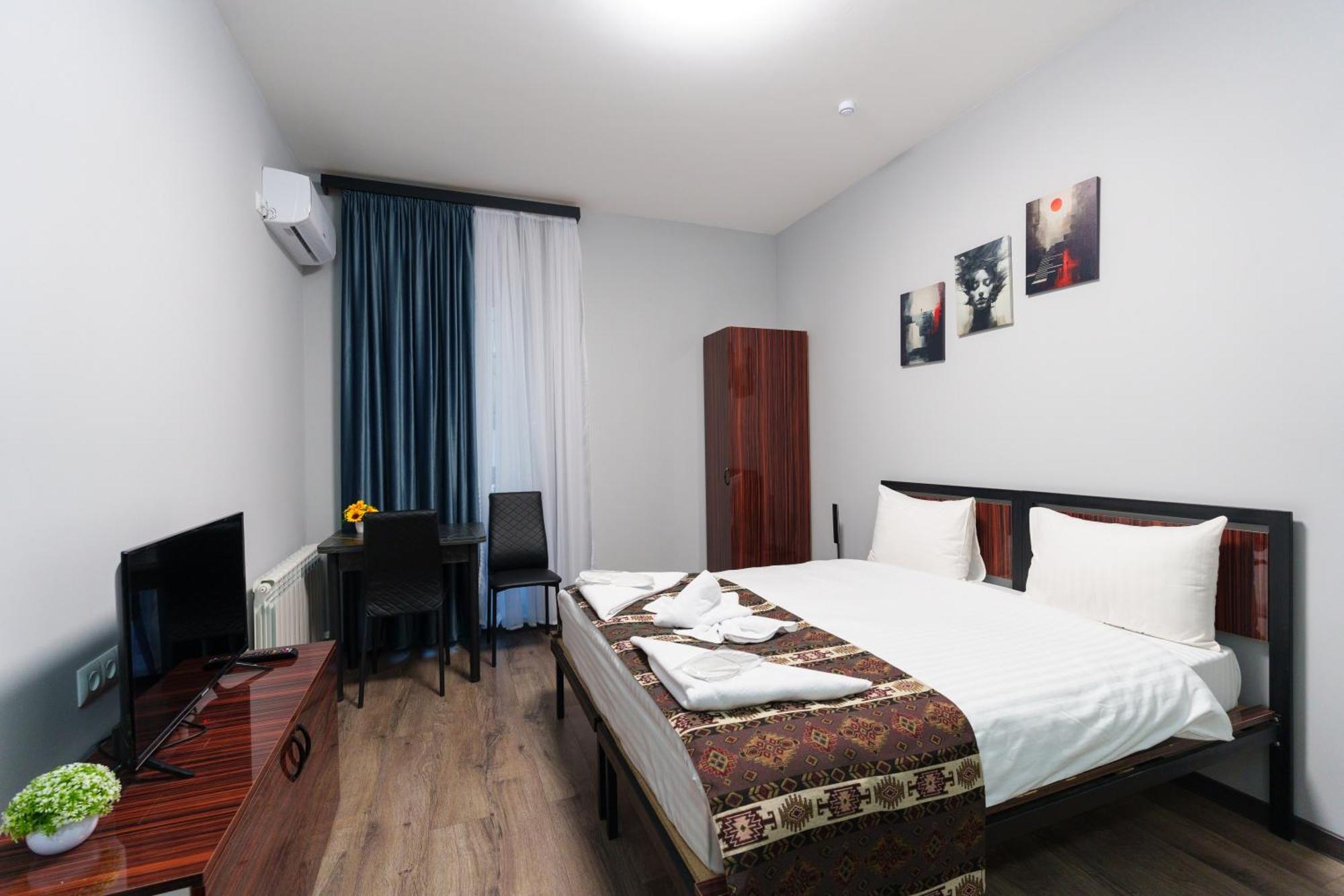 Gh Family Hotel Yerevan Exterior photo