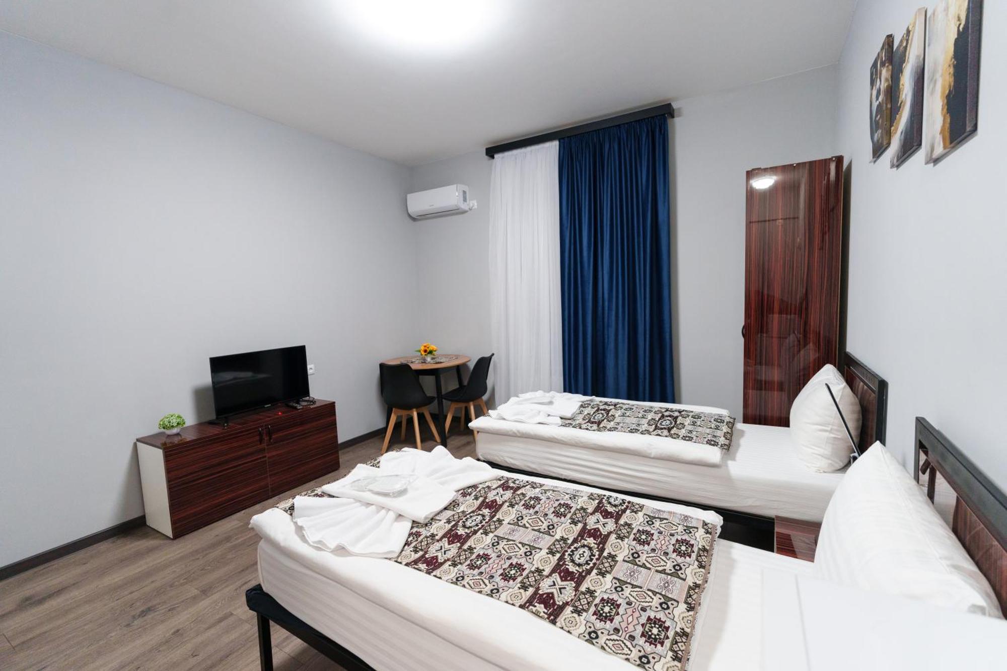 Gh Family Hotel Yerevan Exterior photo